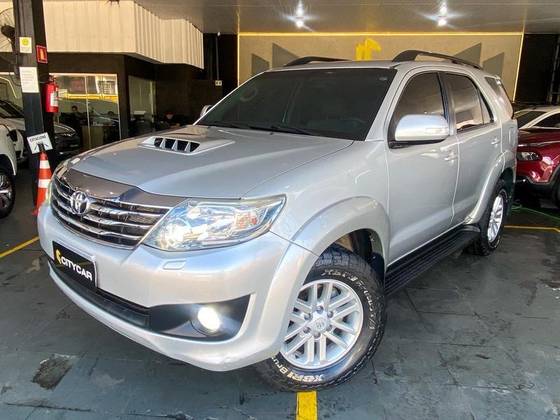 TOYOTA HILUX SW4 3.0 SRV 4X4 16V TURBO INTERCOOLER DIESEL 4P AUTOMÁTICO TOYOTA HILUX SW4 3.0 SRV 4X4 16V TURBO INTERCOOLER DIESEL 4P AUTOMÁTICO